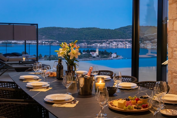 Foto van Breathtaking Villa Vis Five Bedroom Villa with the Pool - View