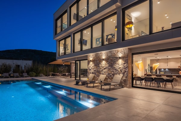 Foto van Breathtaking Villa Vis Five Bedroom Villa with the Pool - View