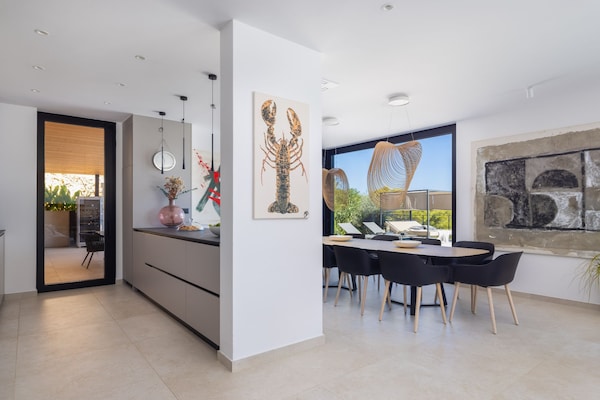 Foto van Breathtaking Villa Vis Five Bedroom Villa with the Pool - LivingRoom
