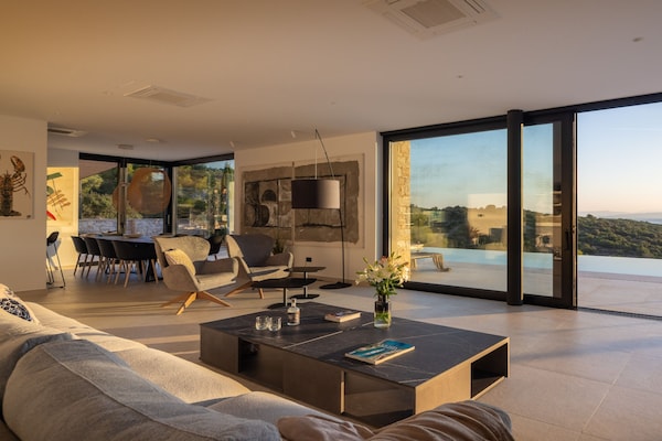 Foto van Breathtaking Villa Vis Five Bedroom Villa with the Pool - LivingRoom