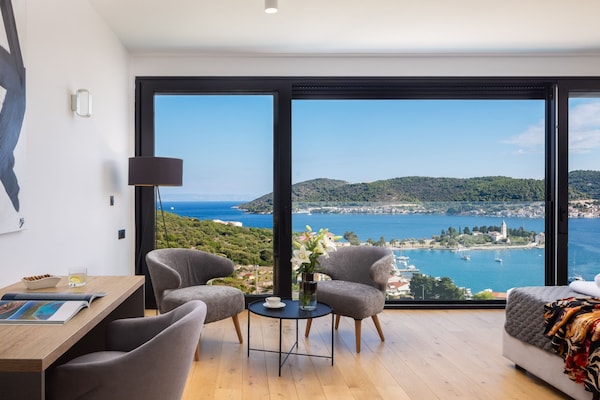 Foto van Breathtaking Villa Vis Five Bedroom Villa with the Pool - LivingRoom