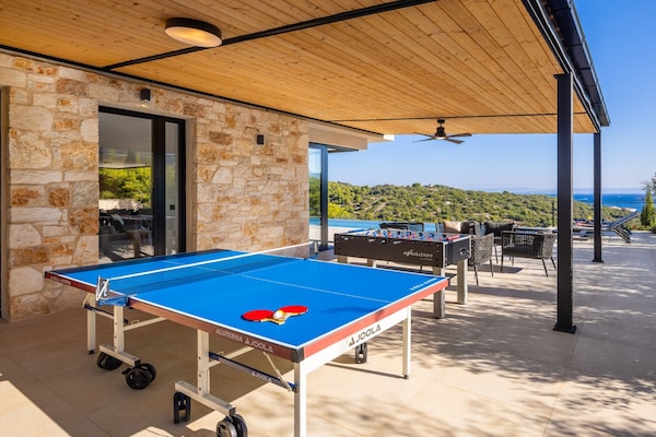 Foto van Breathtaking Villa Vis Five Bedroom Villa with the Pool - Facilities