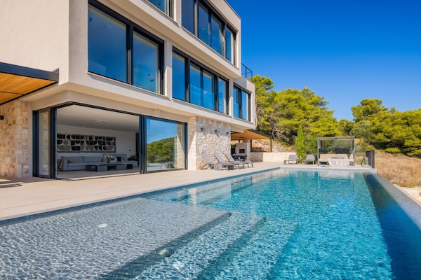 Foto van Breathtaking Villa Vis Five Bedroom Villa with the Pool - View