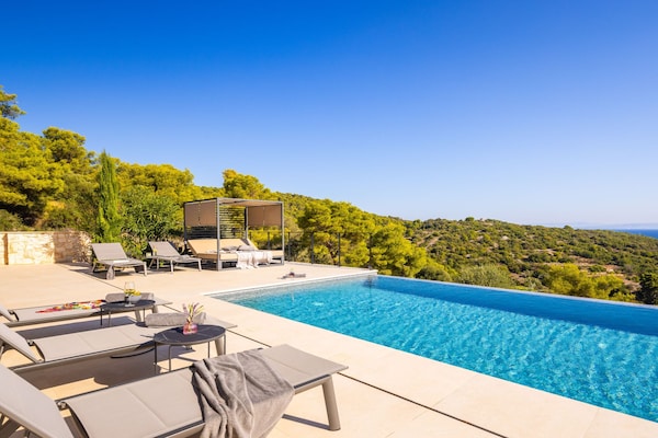 Foto van Breathtaking Villa Vis Five Bedroom Villa with the Pool - View