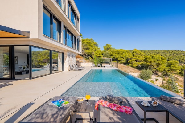 Foto van Breathtaking Villa Vis Five Bedroom Villa with the Pool - View