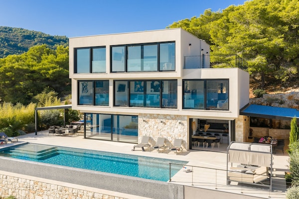 Foto van Breathtaking Villa Vis Five Bedroom Villa with the Pool - View
