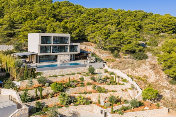 Foto van Breathtaking Villa Vis Five Bedroom Villa with the Pool - View