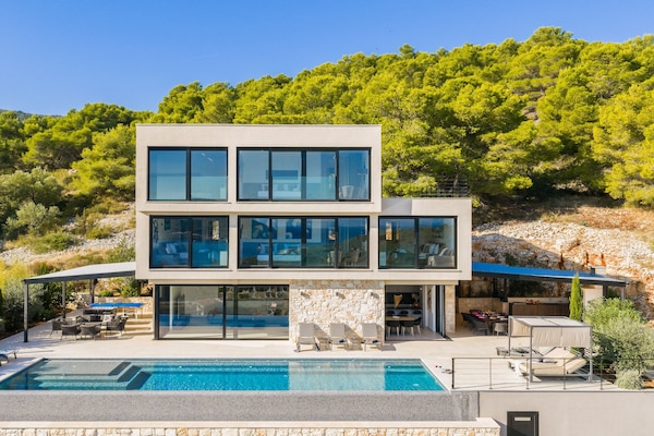 Foto van Breathtaking Villa Vis Five Bedroom Villa with the Pool - View