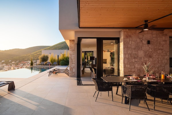 Foto van Breathtaking Villa Vis Five Bedroom Villa with the Pool - View