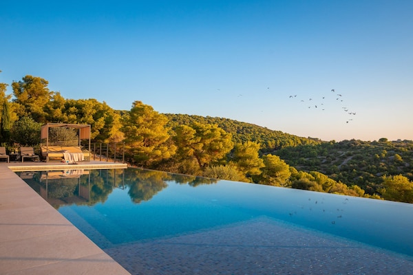 Foto van Breathtaking Villa Vis Five Bedroom Villa with the Pool - View