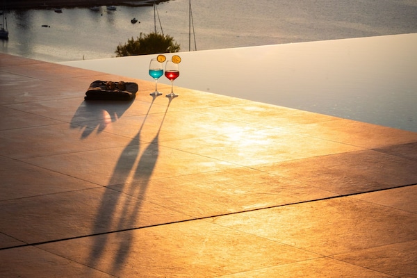 Foto van Breathtaking Villa Vis Five Bedroom Villa with the Pool - View