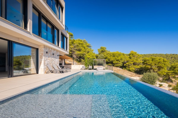 Foto van Breathtaking Villa Vis Five Bedroom Villa with the Pool - View