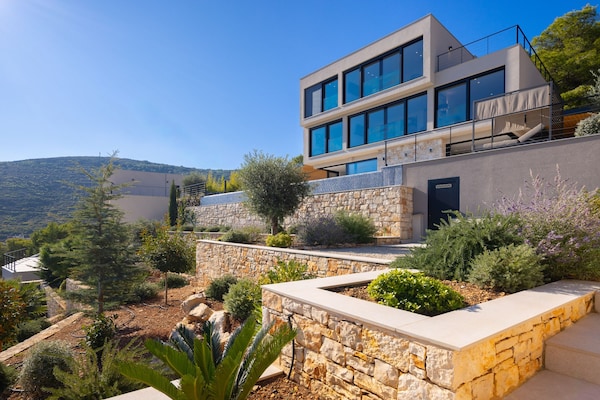Foto van Breathtaking Villa Vis Five Bedroom Villa with the Pool - View