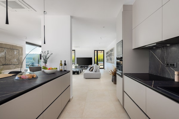 Foto van Breathtaking Villa Vis Five Bedroom Villa with the Pool - LivingRoom