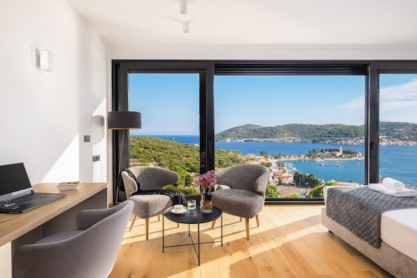 Foto van Breathtaking Villa Vis Five Bedroom Villa with the Pool - View