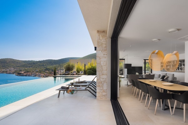 Foto van Breathtaking Villa Vis Five Bedroom Villa with the Pool - View