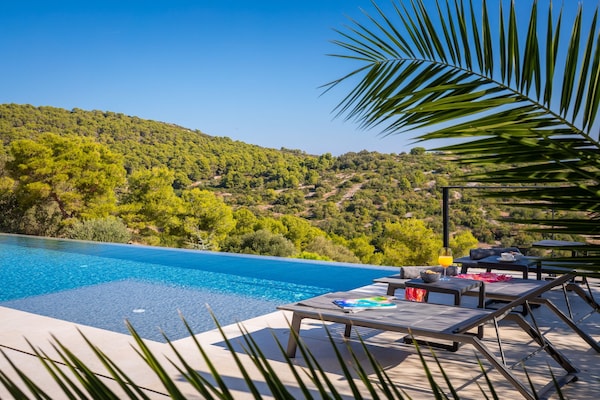 Foto van Breathtaking Villa Vis Five Bedroom Villa with the Pool - View