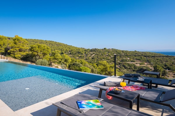 Foto van Breathtaking Villa Vis Five Bedroom Villa with the Pool - View