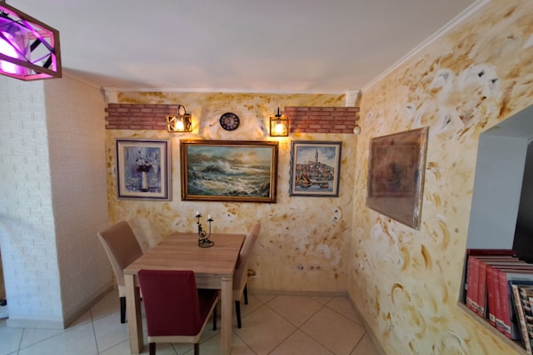 Foto van Beautiful Unique Family Villa Emily - Five Bedroom Holiday Home With Pool - Indoor