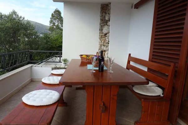 Foto van Blue Magic Apartment - Two Bedroom Apartment with Sea View and Terrace - DiningRoom