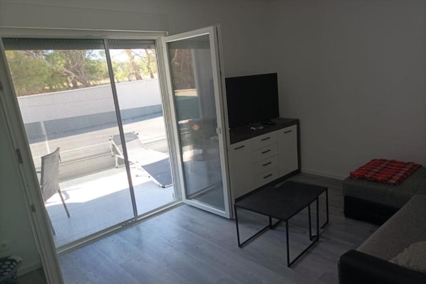 Foto van Classic One Bedroom Apartment with Terrace - Vakantiehuis in Povljana - Terrace