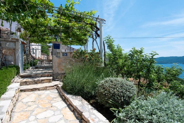 Foto van Beautiful Villa Anita - Four Bedroom Villa with Outdoor Swimming Pool - Outdoor