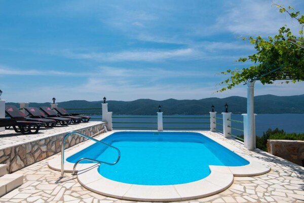 Foto van Beautiful Villa Anita - Four Bedroom Villa with Outdoor Swimming Pool - Pool