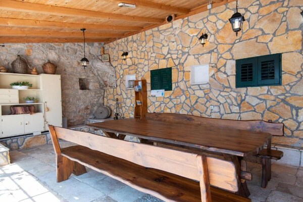 Foto van Beautiful Villa Anita - Four Bedroom Villa with Outdoor Swimming Pool - DiningRoom