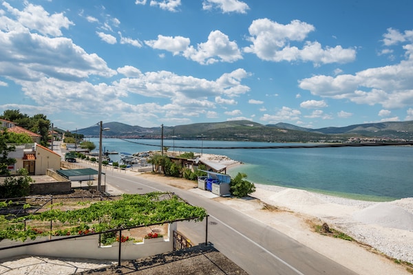 Foto van Appartement in Arbanija met terras - Vakantiehuis in Trogir - Arbanija - ViewSummer