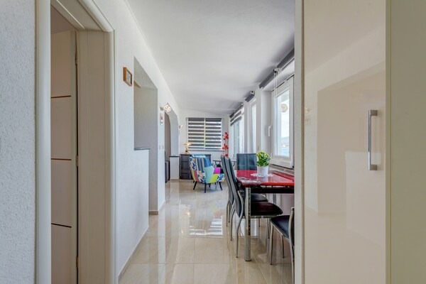 Foto van Appartement in Arbanija met terras - Vakantiehuis in Trogir - Arbanija - DiningRoom