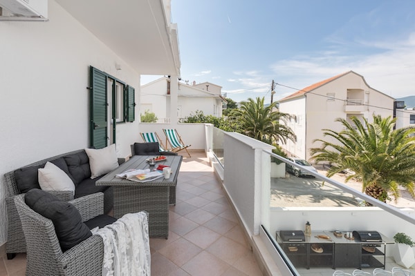 Foto van Modern appartement met zwembad en terras - Vakantiehuis in Slatine - TerraceBalcony