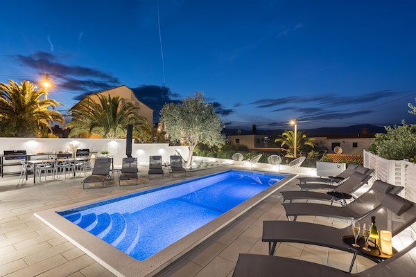 Foto van Modern appartement met zwembad en terras - Vakantiehuis in Slatine - PoolOfHouse