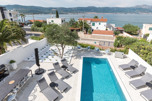 Foto van Modern appartement met zwembad en terras - Vakantiehuis in Slatine - PoolOfHouse