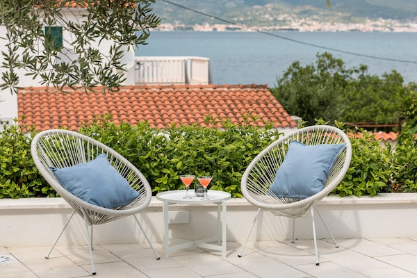 Foto van Modern appartement met zwembad en terras - Vakantiehuis in Slatine - Ambiance