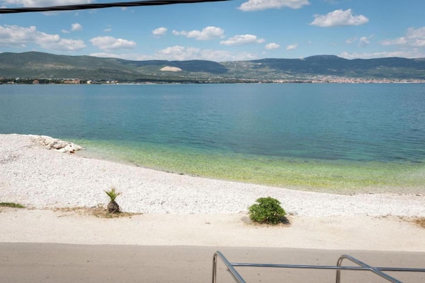 Foto van Modern appartement met zwembad en terras - Vakantiehuis in Slatine - AreaSummer20KM