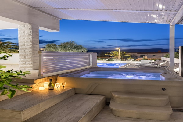 Foto van Modern appartement met zwembad en terras - Vakantiehuis in Slatine - Wellness