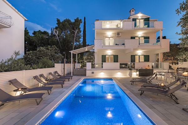 Foto van Modern appartement met zwembad en terras - Vakantiehuis in Slatine - ExteriorSummer