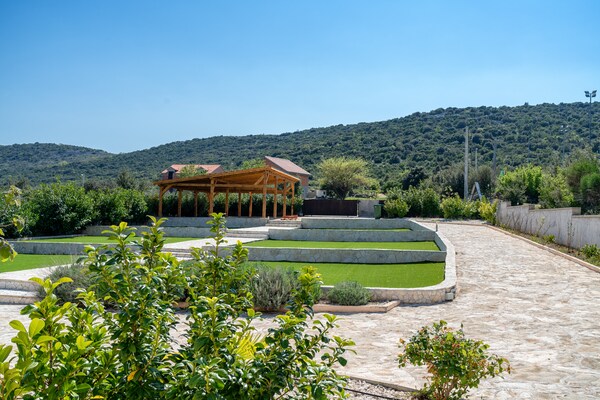 Foto van Luxe villa met zwembad, Zaton - Vakantiehuis in Grabovci - GardenSummer