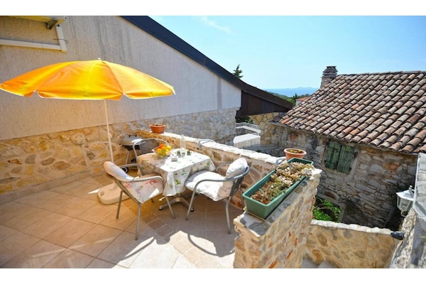 Foto van 1 slaapkamer appartement met zeezicht - Vakantiehuis in Murter - TerraceBalcony