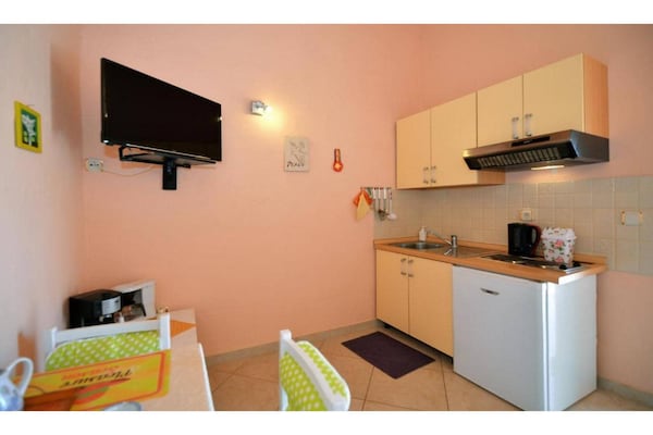 Foto van 1 slaapkamer appartement met zeezicht - Vakantiehuis in Murter - Kitchen