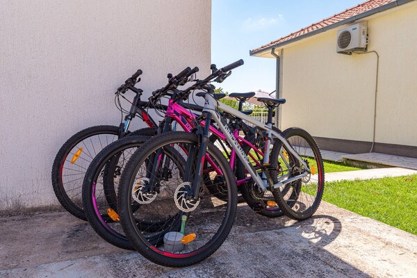 Foto van Villa bij Krka met privézwembad - Vakantiehuis in Danilo Kraljice - Ambiance