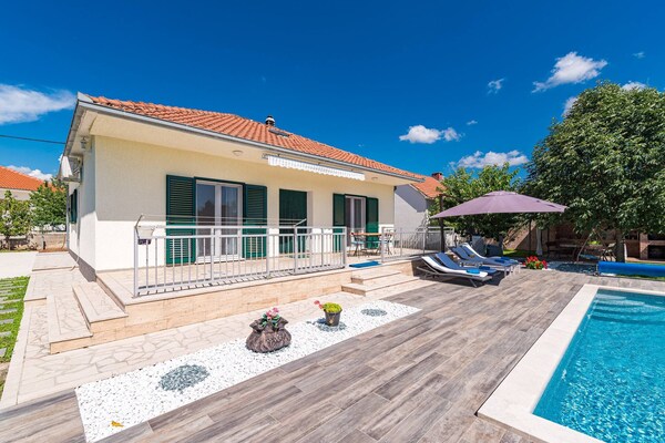 Foto van Villa bij Krka met privézwembad - Vakantiehuis in Danilo Kraljice - Outdoor