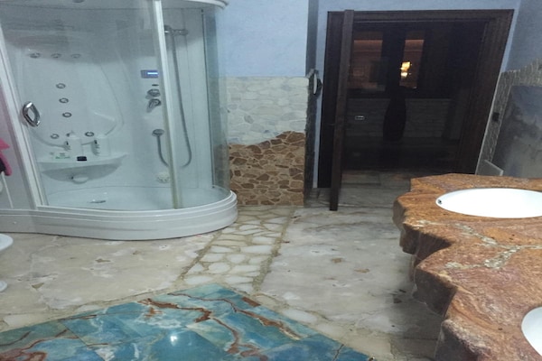 Foto van Charmant vakantiehuis in Bribir met privézwembad - Vakantiehuis in Bribir - BathRoom