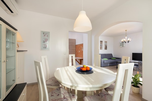 Foto van Appartement in Pula bij zee en centrum - Vakantiehuis in Škatari - DiningRoom