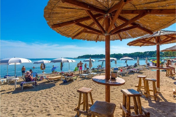 Foto van 4 gasten appartement in Medulin - Vakantiehuis in Ližnjan - AreaSummer5KM