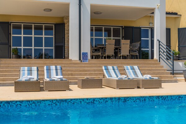 Foto van Villa in Filipana met verwarmd zwembad - Vakantiehuis in Filipana - PoolOfHouse