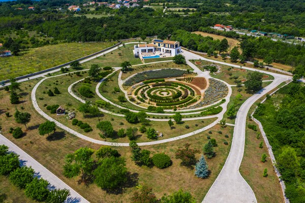 Foto van Villa in Filipana met verwarmd zwembad - Vakantiehuis in Filipana - GardenSummer