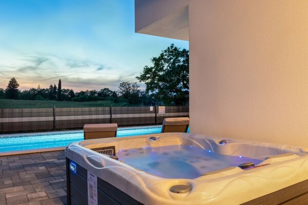 Foto van Blue Lagoon - Privézwembad en bubbelbad - Vakantiehuis in Krsan - Untagged