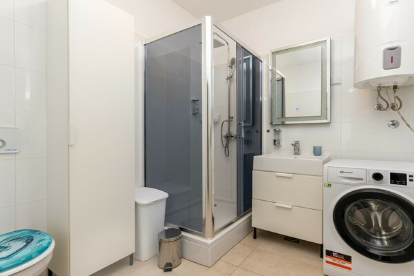 Foto van Blue Lagoon - Privézwembad en bubbelbad - Vakantiehuis in Krsan - Untagged