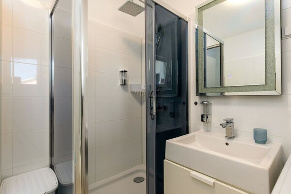 Foto van Blue Lagoon - Privézwembad en bubbelbad - Vakantiehuis in Krsan - Untagged